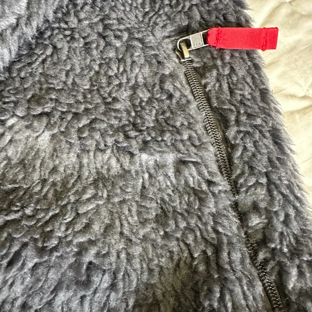 Patagonia Gray and Red Fleece Jacket - Picture 6 of 8
